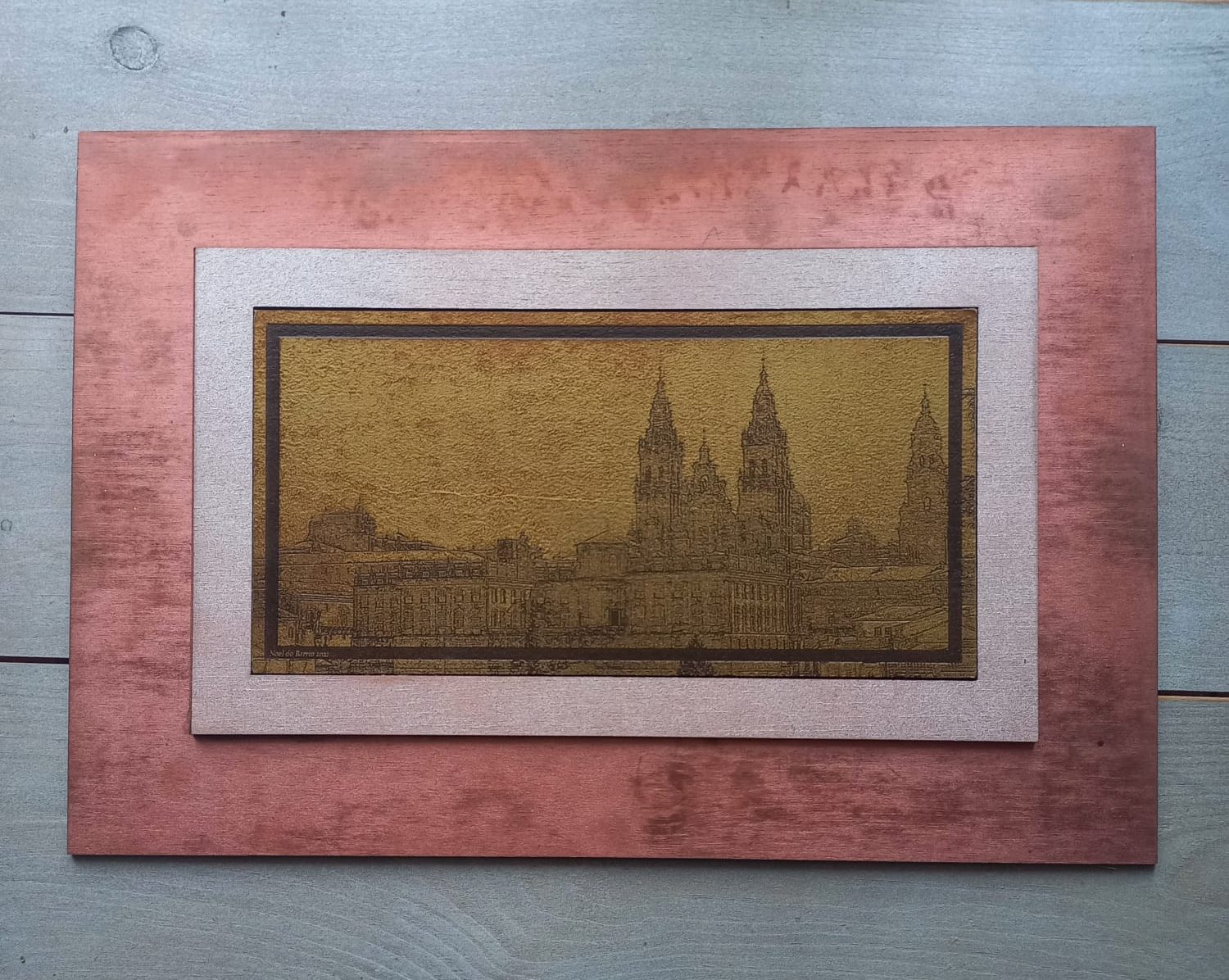 Cuadro grabado de Catedral de Santiago en madera